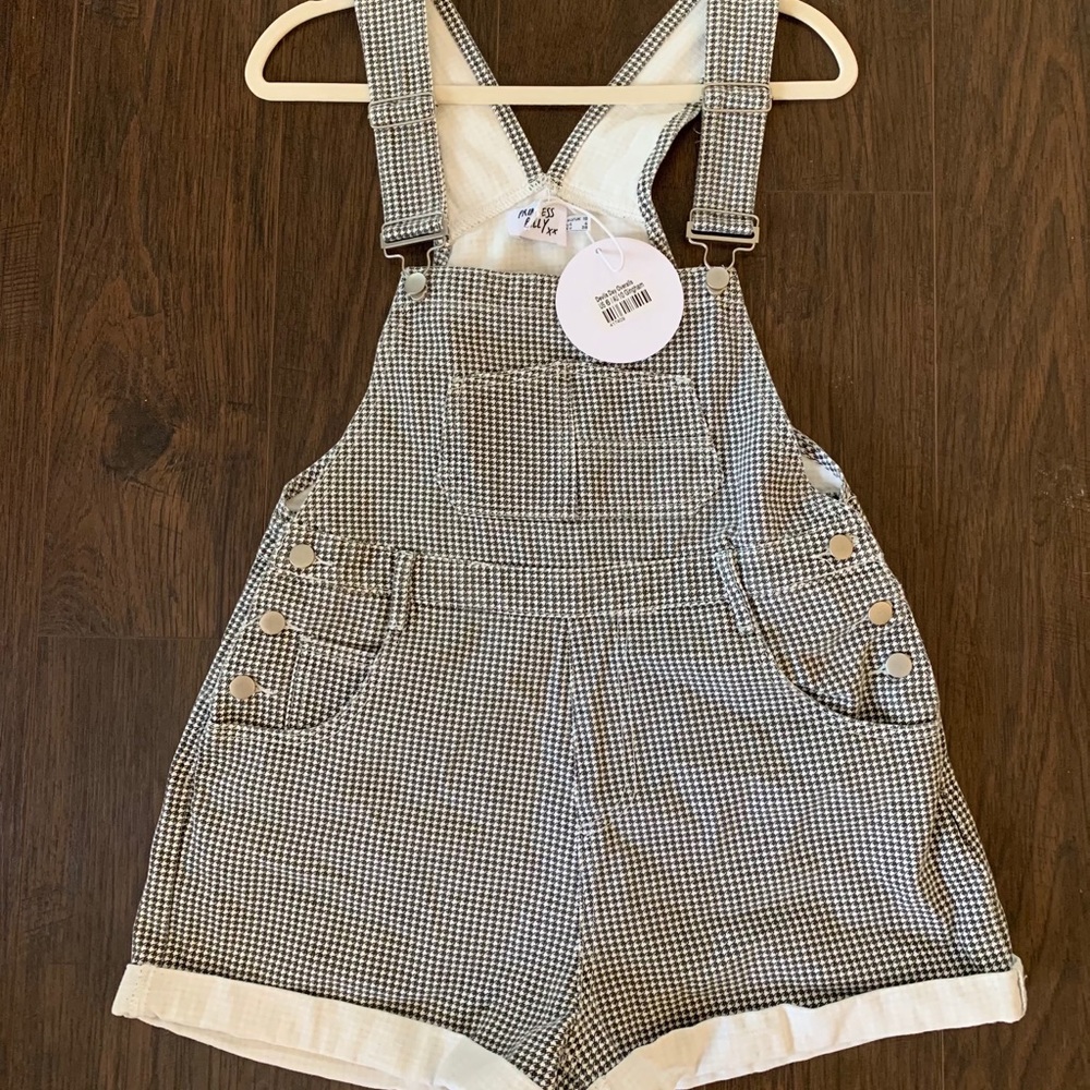 Overalls 🖤✨🤍